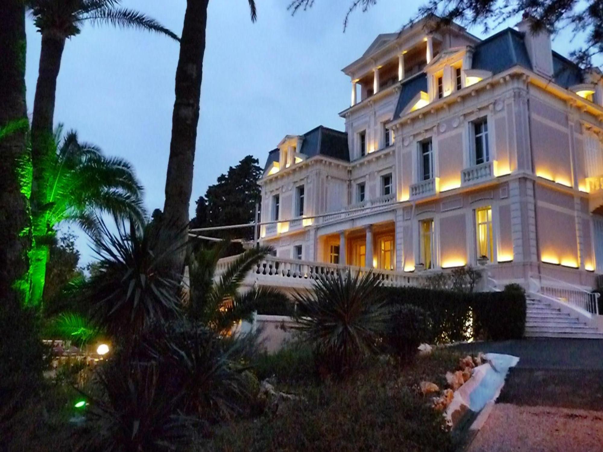 Hotel Les Tourelles Sainte-Maxime Bagian luar foto