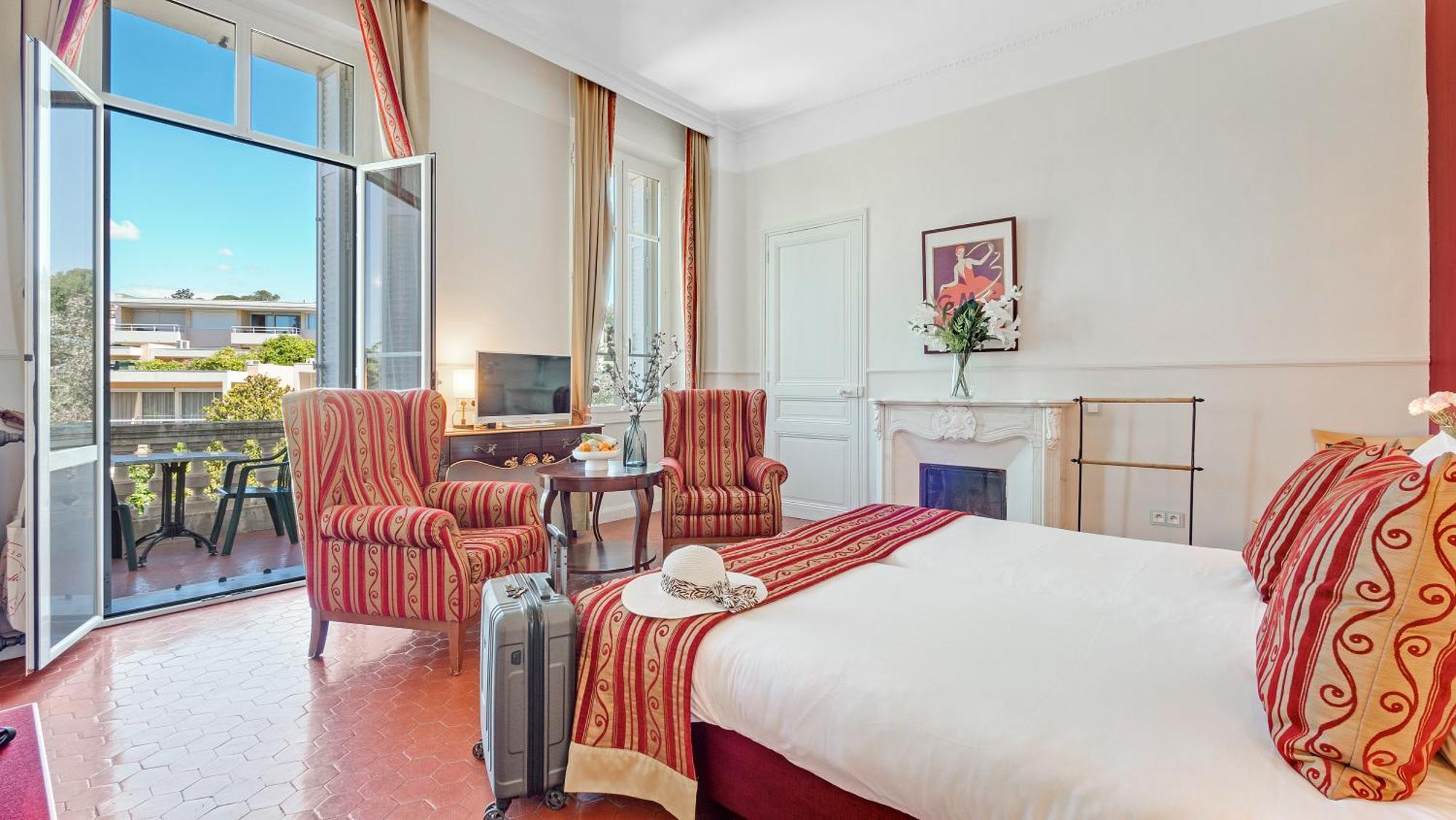 Hotel Les Tourelles Sainte-Maxime Bagian luar foto