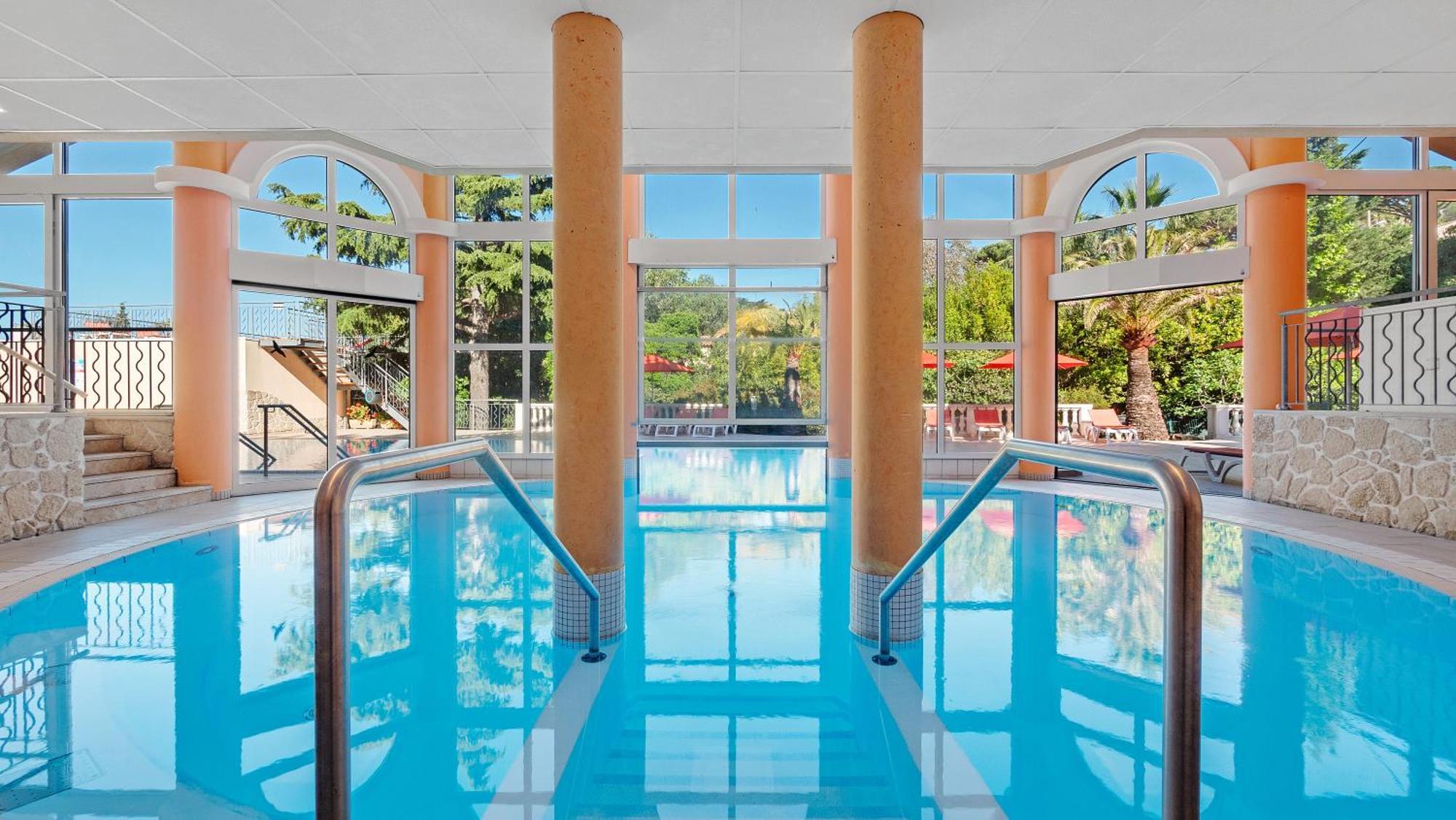 Hotel Les Tourelles Sainte-Maxime Bagian luar foto