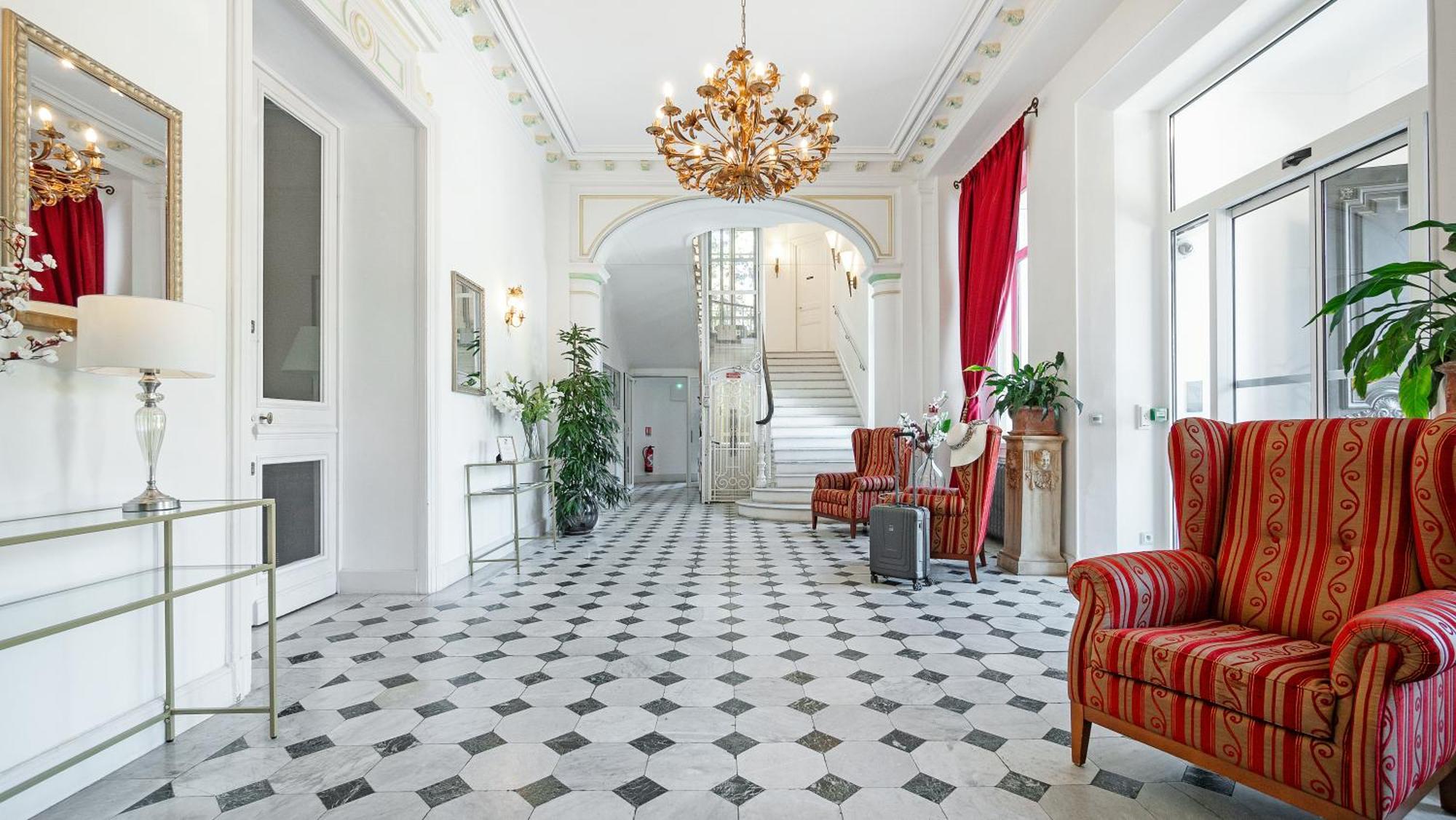 Hotel Les Tourelles Sainte-Maxime Bagian luar foto