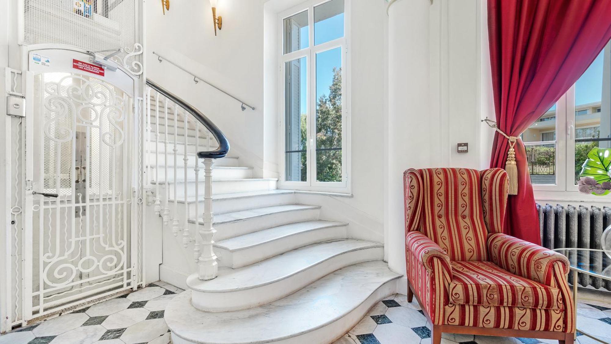 Hotel Les Tourelles Sainte-Maxime Bagian luar foto