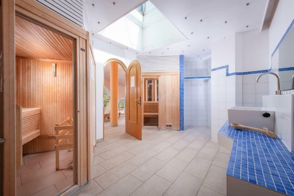Hotel Les Tourelles Sainte-Maxime Bagian luar foto